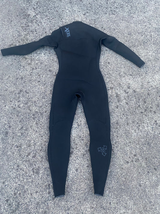 Xcel 4/3 Comp 2023 model, Chest Zip, Small Adult, Wetsuit Steamer