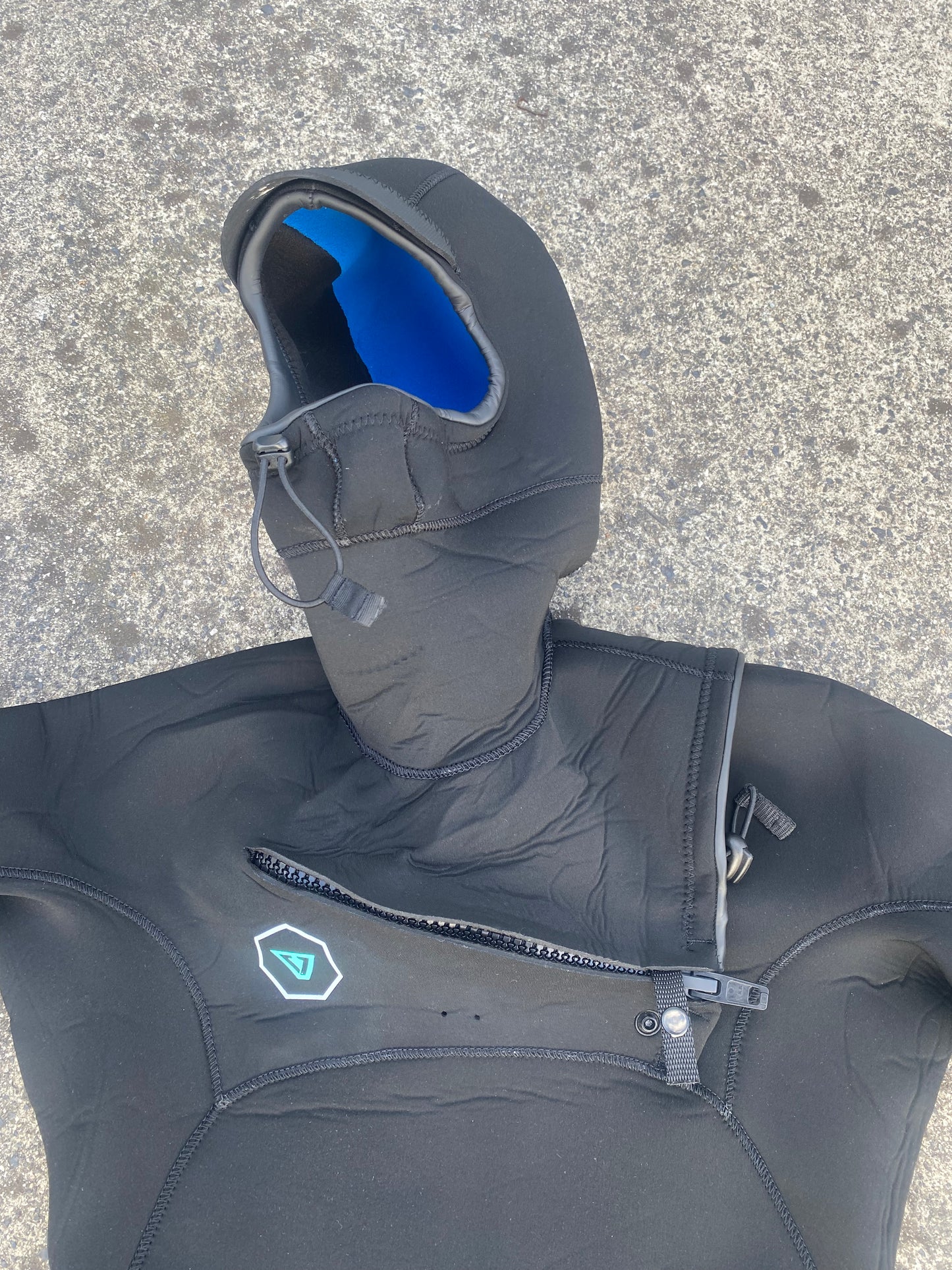 Vissla Seven Seas 4/3, Hooded, Chest Zip, Small Adult Wetsuit Steamer: 2081 884