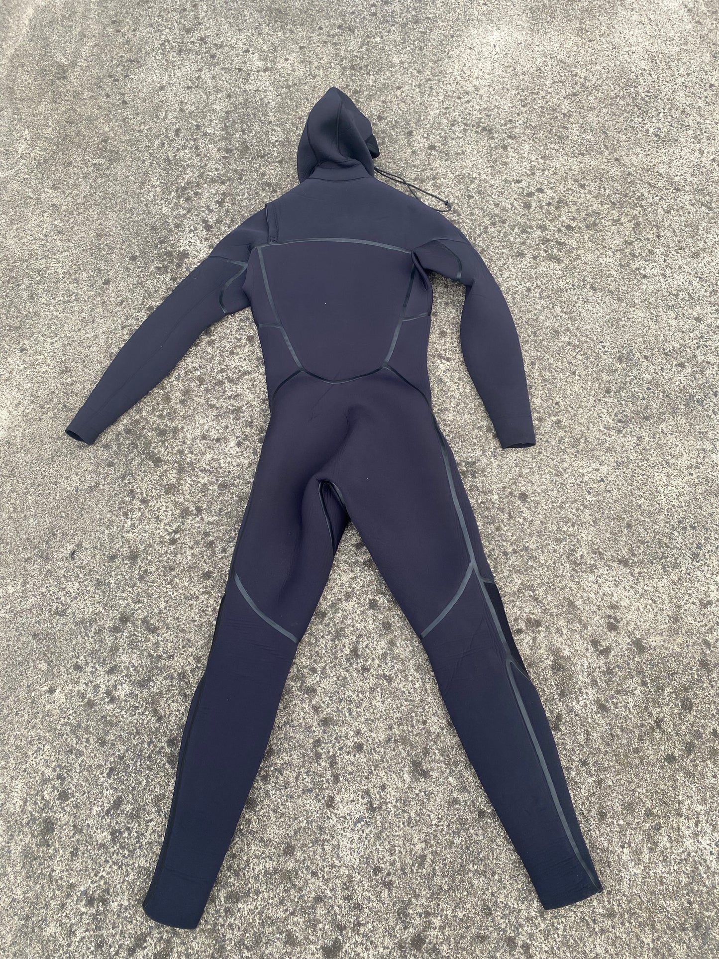 4/3 Need Essentials, Hood, Liquid Taped, Thermal Lined, Small Adult Wetsuit Steamer