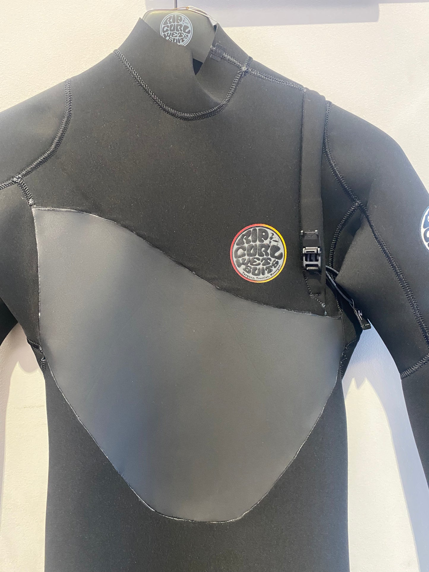 Rip Curl 3/2 E7 AS NEW, HeatSeeker,Flashbomb, Zip Free, Small Adult Steamer Wetsuit  P32355