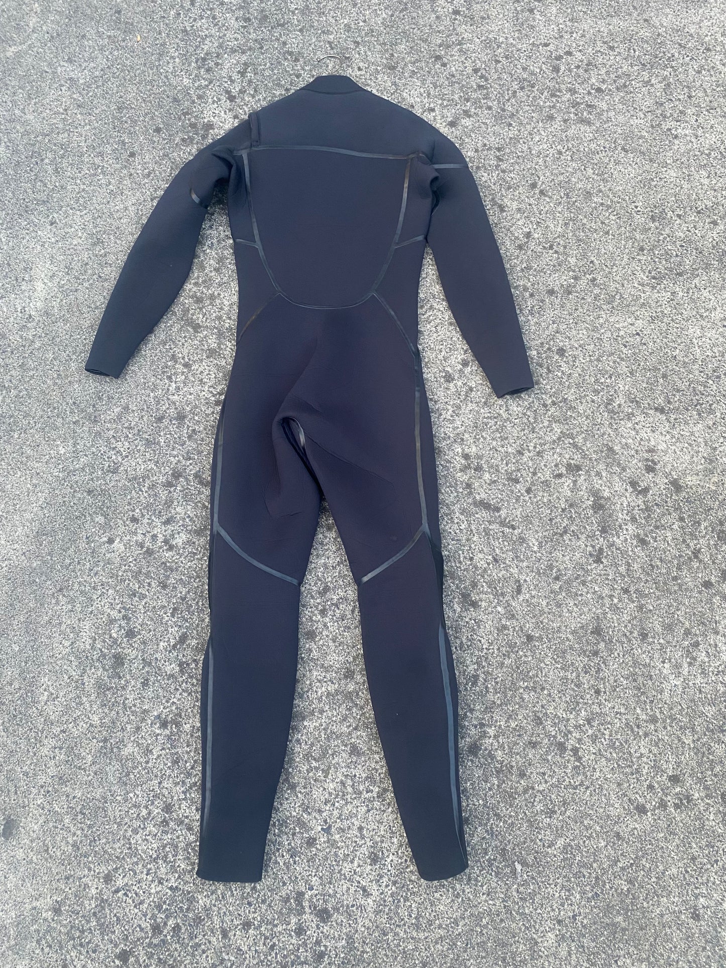 Need Essentials 4/3 Liquid Taped, Thermal Lined, Chest Zip, size MT Wetsuit Steamer, SRS6