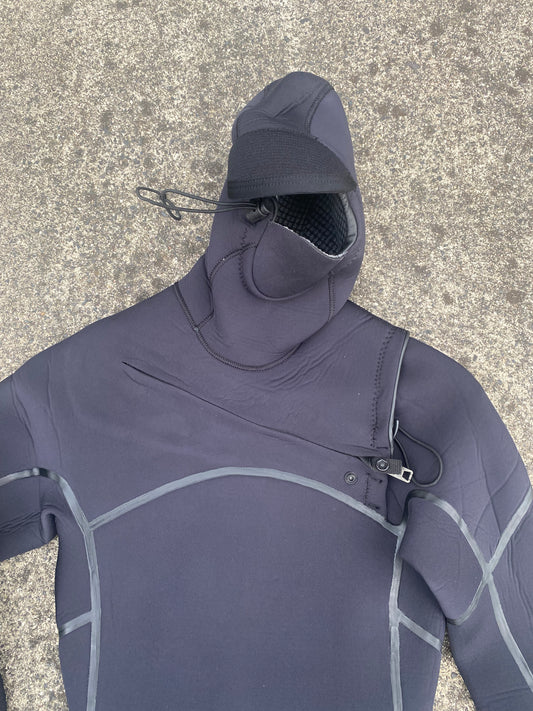 4/3 Need Essentials, Hood, Liquid Taped, Thermal Lined, Small Adult Wetsuit Steamer