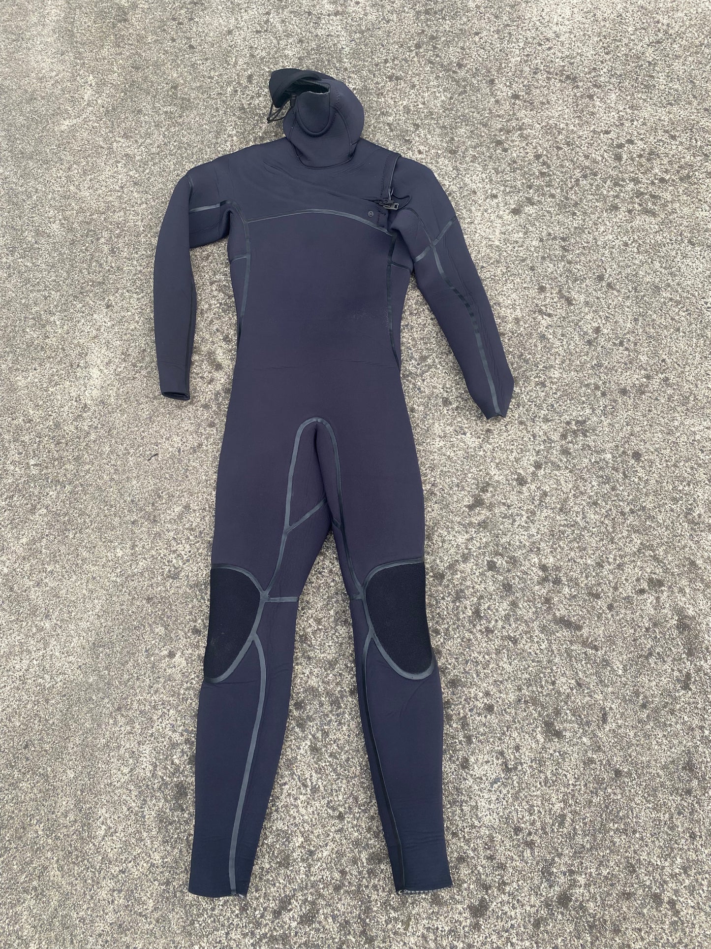 4/3 Need Essentials, Hood, Liquid Taped, Thermal Lined, Small Adult Wetsuit Steamer