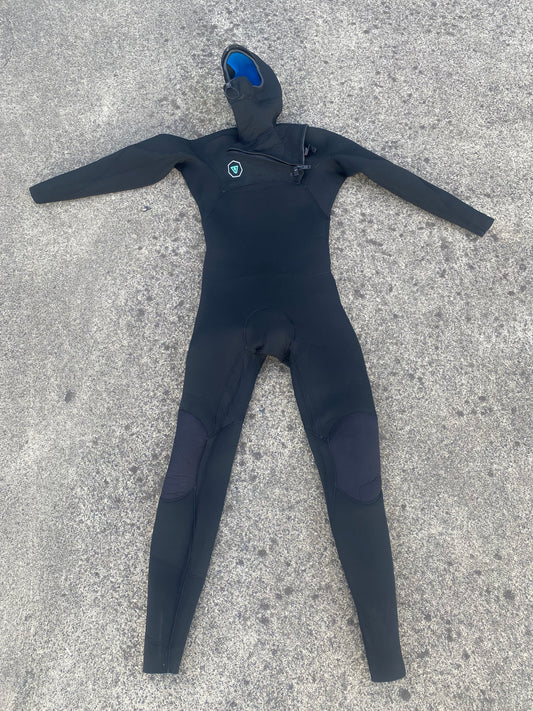 Vissla Seven Seas 4/3, Hooded, Chest Zip, Small Adult Wetsuit Steamer: 2081 884