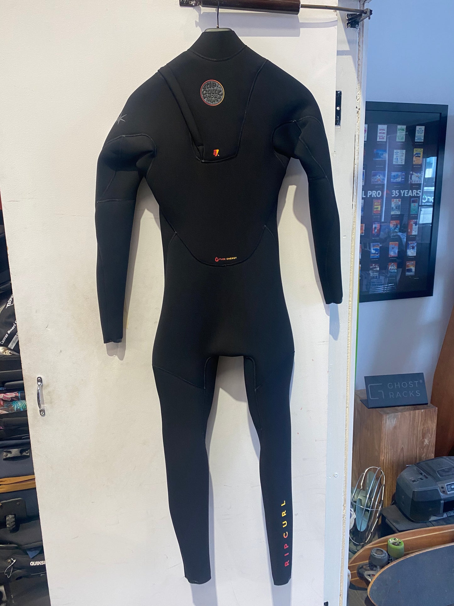 Rip Curl 3/2 E7 AS NEW, HeatSeeker,Flashbomb, Zip Free, Small Adult Steamer Wetsuit  P32355